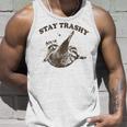 Raccoon Stay Trashy Fun Meme Gray Tank Top Geschenke für Ihn