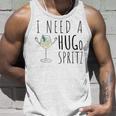 I Need A Hugo Spritz Summer Elderberry Prosecco Cocktail Hug Tank Top Geschenke für Ihn