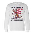 In Austria We Ski We Don't Hop Kangaroo Austria Langarmshirts Geschenkideen