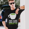 Solo Un Chico Al Que Le Encanta El Té Matcha Camiseta de manga larga Regalos para él
