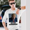 Nunca Entregues Las Elecciones Presidenciales De Trump 2024 Camiseta de manga larga Regalos para él