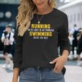 La Course À Pied Résout La Plupart De Mes Problèmes De Natation Et Résout Le Reste T-shirt à manches longues Cadeaux pour elle