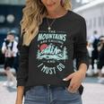 The Mountains Are Calling And I Must Go Langarmshirts Geschenke für Sie