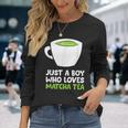 Solo Un Chico Al Que Le Encanta El Té Matcha Camiseta de manga larga Regalos para ella