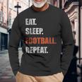 Eat Sleep Football Repeat American Football Langarmshirts Geschenke für alte Männer