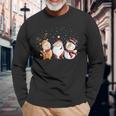 Santa Claus Reindeer And Snowman In The Snow I Christmas Langarmshirts Geschenke für alte Männer