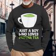 Solo Un Chico Al Que Le Encanta El Té Matcha Camiseta de manga larga Regalos para ancianos