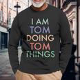 I Am Tom Doing Tom Things Fun Celebration Langarmshirts Geschenke für alte Männer