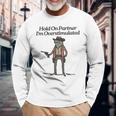 Hold On Partner I'm Overstimulated Cowboy Frogintage Gray Langarmshirts Geschenke für alte Männer