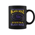 Lo Que Sucede En Un Agujero Negro Permanece En Un Agujero Negro Taza de café