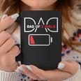 Dad Of 2 Girls Low Battery Father’S Day Girls Dad Taza de café Regalos divertidos