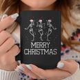 Skeletons Dance With Christmas Hats Merry Christmas Skeleton Tassen Lustige Geschenke