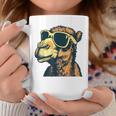 Camel With Sunglasses Gray Tassen Lustige Geschenke