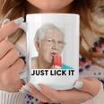 Grandma Just Lick It Grandma Licks Ice Meme Ice Lovers Summer Tassen Lustige Geschenke