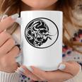 Silueta De Toro Negro En Estilo De Tatuaje Tribal Taza de café Regalos divertidos