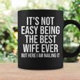 Ce N'est Pas Facile D'être La Meilleure Épouse De Tous Les Temps Mais Je Suis Là Tasse Idées cadeaux