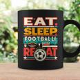 Eat Sleep Football Repeat Divertido Jugador Retro Amante Del Fútbol Taza de café Ideas de regalos