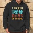I Kicked 100 Days Of School Fútbol Deportes Niños Niños Sudadera Estilo de vida