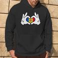 Manos De Dibujos Animados Formando Corazón Bandera Moldavia Sudadera Estilo de vida