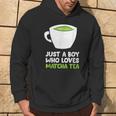Solo Un Chico Al Que Le Encanta El Té Matcha Sudadera Estilo de vida