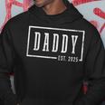 Daddy 2025 Daddy To Be New Daddy Sleek Framed Kapuzenpullover Lustige Geschenke