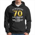 Krisige 70 Mal Knackt Es Hier Mal Da 70 Birthday S Kapuzenpullover