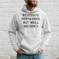 Stressed Depressed Well Dressed Saying English Fun S Kapuzenpullover Geschenke für Ihn