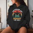 Leveled Up To Mommy 2024 Promoved To Momintage Gamer Sudadera con capucha para mujer Regalos para ella
