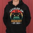 Leveled Up To Mommy 2024 Promoved To Momintage Gamer Sudadera con capucha para mujer