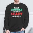 Con Texto I Wanna Cuddle And Watch Scary Movies Love Horror Camisa de entrenamiento Regalos para ancianos