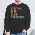 Everyone Is An Alien Somewhere Sweatshirt Geschenke für alte Männer