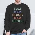 I Am Tom Doing Tom Things Fun Celebration Sweatshirt Geschenke für alte Männer