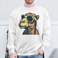 Camel With Sunglasses Gray Sweatshirt Geschenke für alte Männer