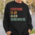 Everyone Is An Alien Somewhere Sweatshirt Geschenke für Ihn