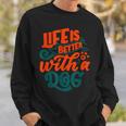 Laida Es Mejor Con Un Perro De Perros Disfruta De Los Perros Citas Camisa de entrenamiento Regalos para él