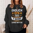 Finally Grandpa 2025 Expecting Grandpa Grandfather Become Announcement Sweatshirt Geschenke für Sie