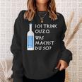 Ich Trink Ouzo Was Machst Du So Greek Ouzo Bottle Sweatshirt Geschenke für Sie