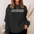 If You Can Read This You Are Too Close She Has A Boyfriend Sweatshirt Geschenke für Sie