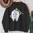 Tooth Brushing The Th With The Toothbrush Sweatshirt Geschenke für alte Frauen