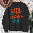 Laida Es Mejor Con Un Perro De Perros Disfruta De Los Perros Citas Camisa de entrenamiento Regalos para ancianas