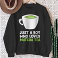 Solo Un Chico Al Que Le Encanta El Té Matcha Camisa de entrenamiento Regalos para ancianas