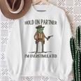 Hold On Partner I'm Overstimulated Sweatshirt Geschenke für alte Frauen