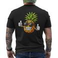 Cool Pineapple Wearing Sunglasses Fun Fruit T-Shirt mit Rückendruck