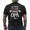 So Sieht Ein Richtig Cooler Opa Aus Bester Opa Grandpa T-Shirt mit Rückendruck