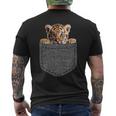 Tiger In Chest Pocket T-Shirt mit Rückendruck