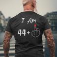 I Am 44 Plus 1 Middle Finger For A 45Th Birthday T-Shirt mit Rückendruck Geschenke für alte Männer