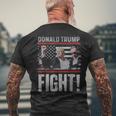 Donald Trump Fist Pump We Fight American Flag Trump 2024 T-Shirt mit Rückendruck Geschenke für alte Männer