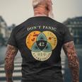 Don't Panic Life Universe Everything 42 Science Fiction Space Lovers T-Shirt mit Rückendruck Geschenke für alte Männer