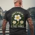Don't Scare Me I Fart Easily Lustiger Spruch Cringe T-Shirt mit Rückendruck Geschenke für alte Männer