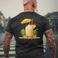 Fresh Pina Colada Fruits And Cocktail For Summer Drinks T-Shirt mit Rückendruck Geschenke für alte Männer